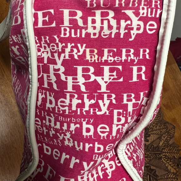 Authentic Burberry - Picture 4 of 15